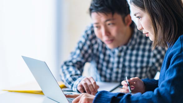 中規模ビジネス向けソリューション:必要な人事テクノロジーすべてを一元管理